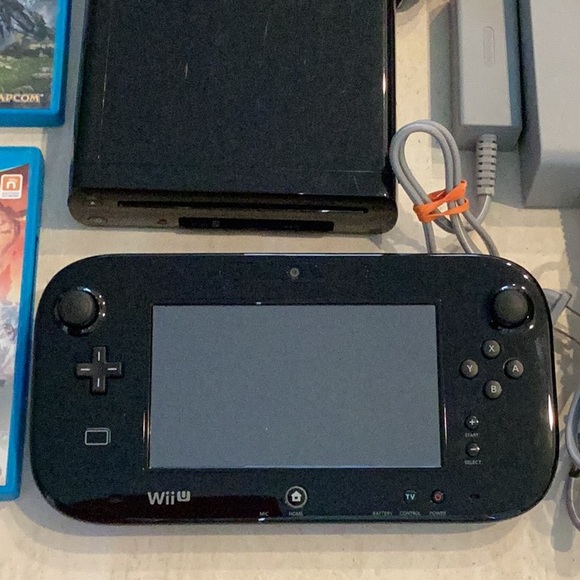 Nintendo Wii U Console 32GB & 2 Games & Gamepad WUP-010 Zelda System Black - Picture 2 of 15